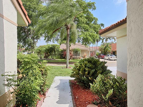 5th image of 10440 NW 8th Ct
