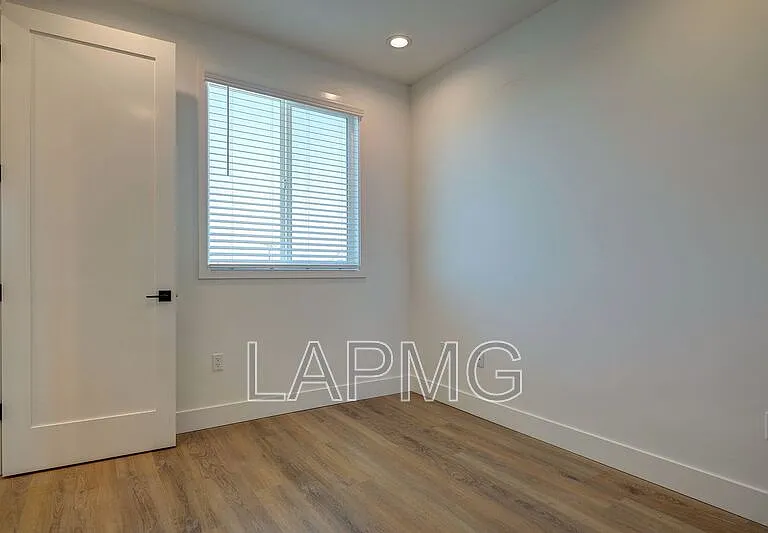 4507 Saturn St #1/2 — Photo 18