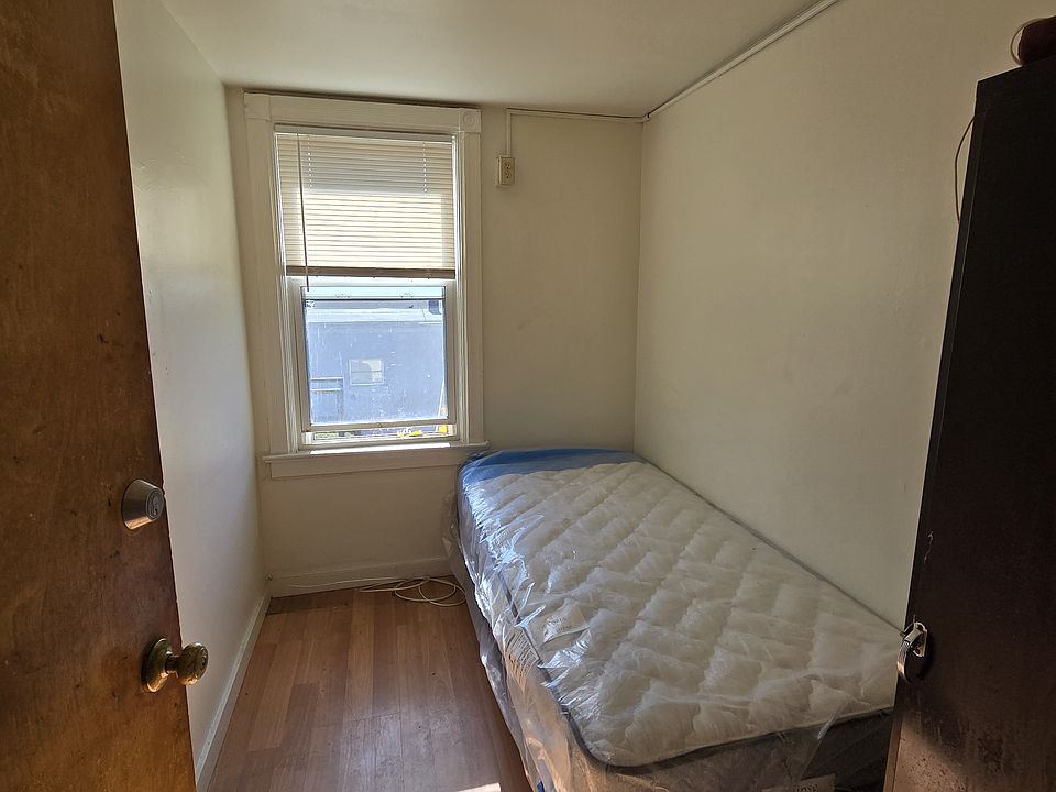 1st image of 383 Elwood Ave #5