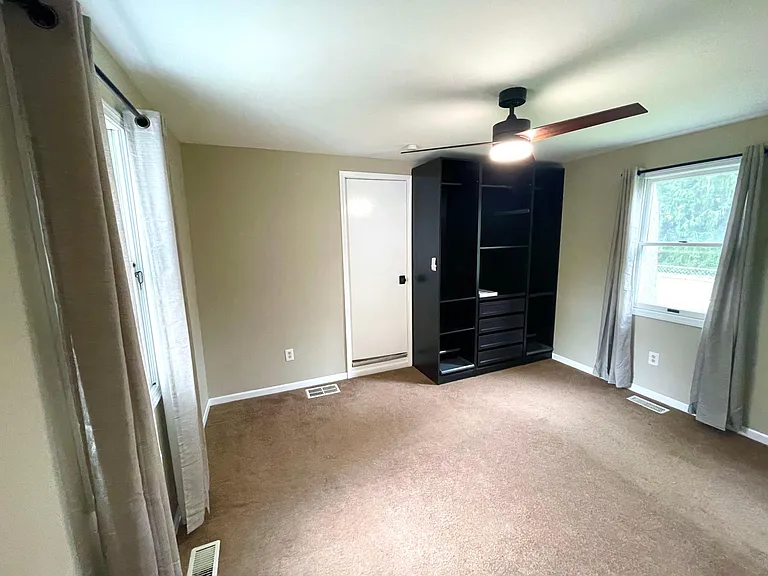 Bedroom 3 (Master-bedroom)
