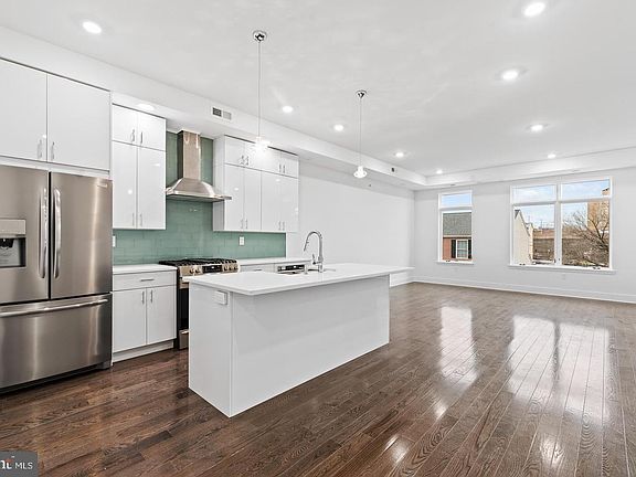 2nd image of 1335 NE Franklin St #3