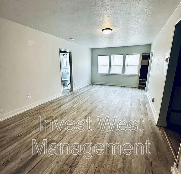 615 NE 6th Ave #10 — Photo 17