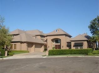 8561 N Ridgeview Ave, Fresno, CA 93711