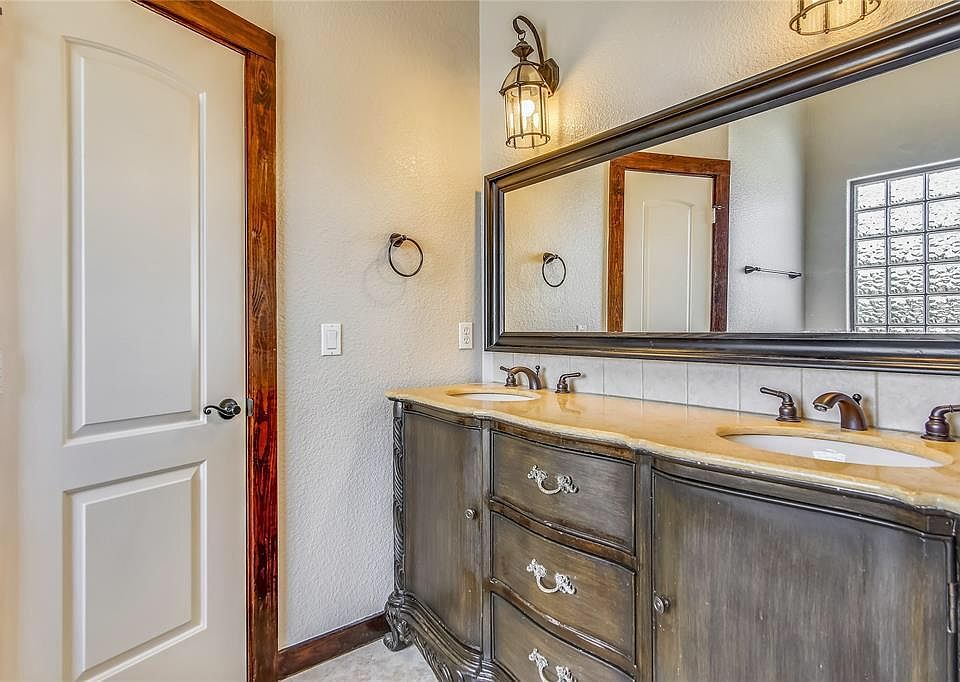 1st image of 1432 W 21st St #H