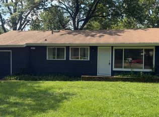 2009 SW Harp Pl, Topeka, KS 66611