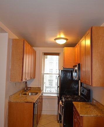 3rd image of 811 Walton Ave APT C-1