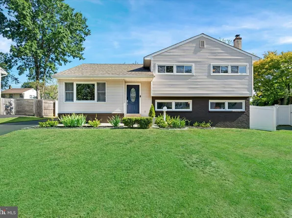 47 Ruby Dr, Claymont, DE 19703