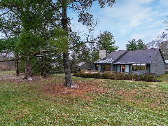 3rd image of 16 Woodcreek Dr