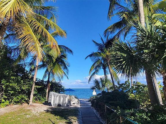 4th image of 881 Ocean Dr #Townhouse 10