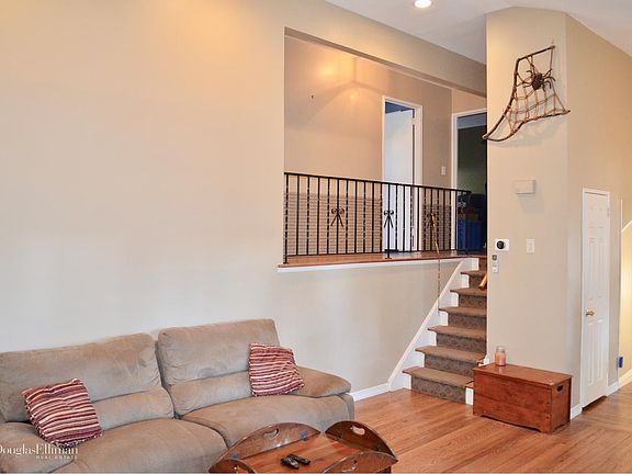 3rd image of 5 Senate Ln