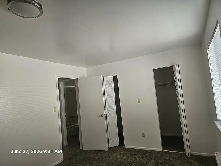 Chateau Villa Apartments — Photo 36
