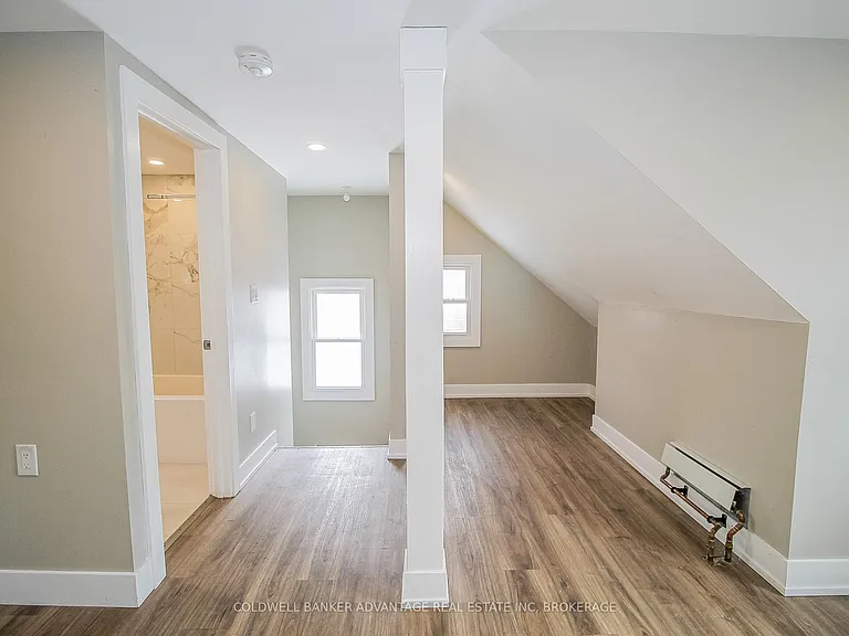 181 Welland St #UPPER — Photo 3