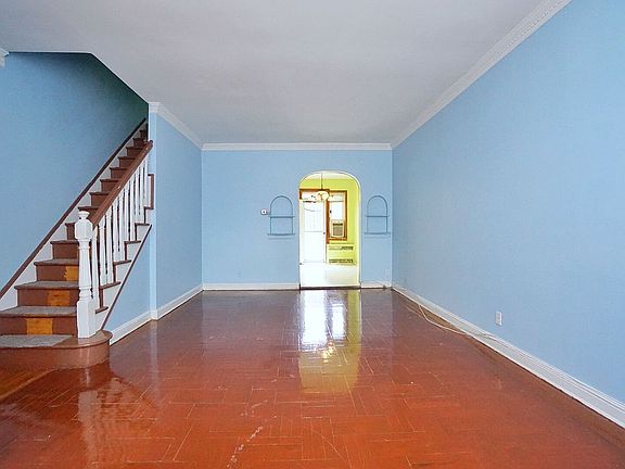 4th image of 2603 Avenue