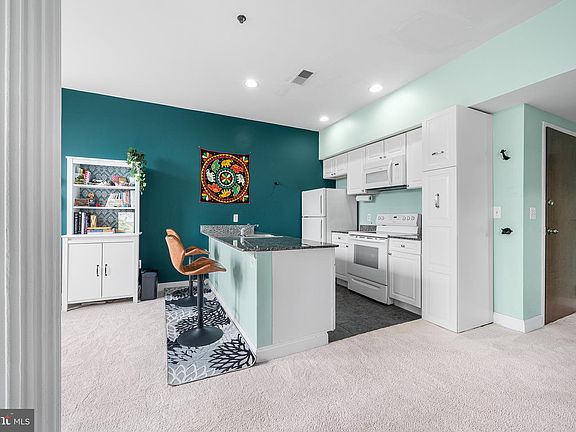 4th image of 1001 Chestnut St #702E