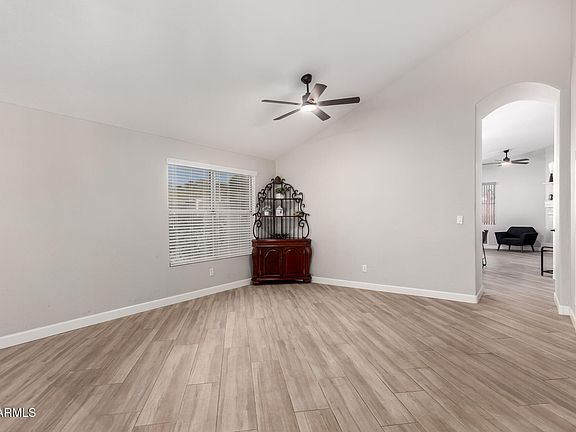 4th image of 4581 W OAKLAND Street