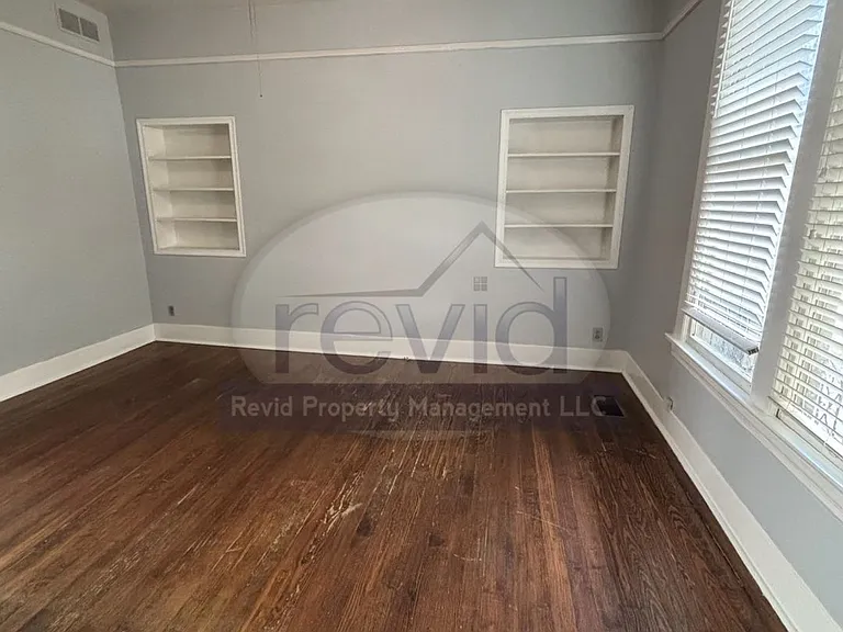 288 N. McLean Blvd — Photo 5