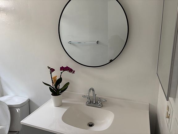 3rd image of 1814 S Bundy Dr APT 3