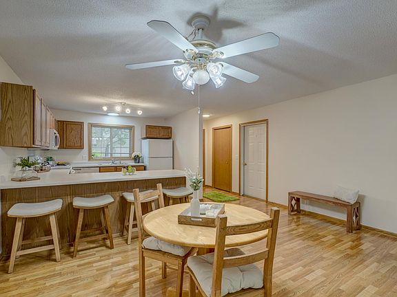 2nd image of 696 Monn Ave
