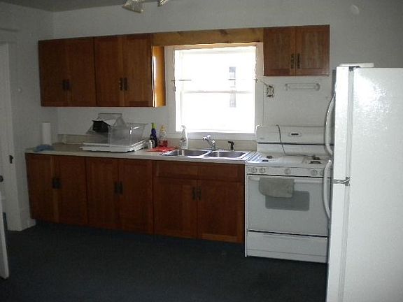 3rd image of 1055 N Main St