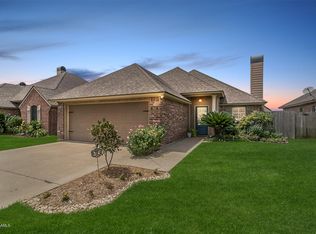 302 Braxton Dr, Youngsville, LA 70592