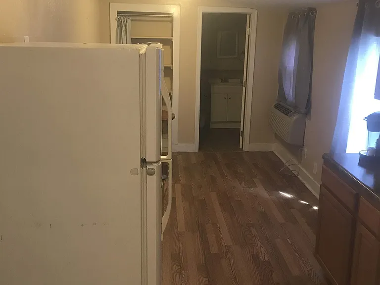 2333 W Clifton Ave — Photo 18