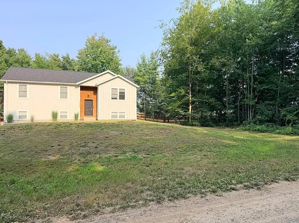 17528 136th Ave, Nunica, MI 49448