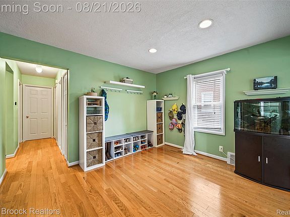 3rd image of 3162 Phillips Ave