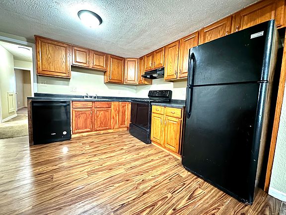 5th image of 2124 Whalen Ave