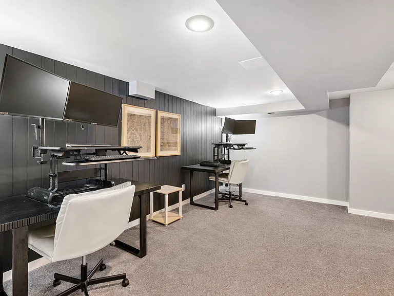 2140 Adrienne Dr — Photo 33