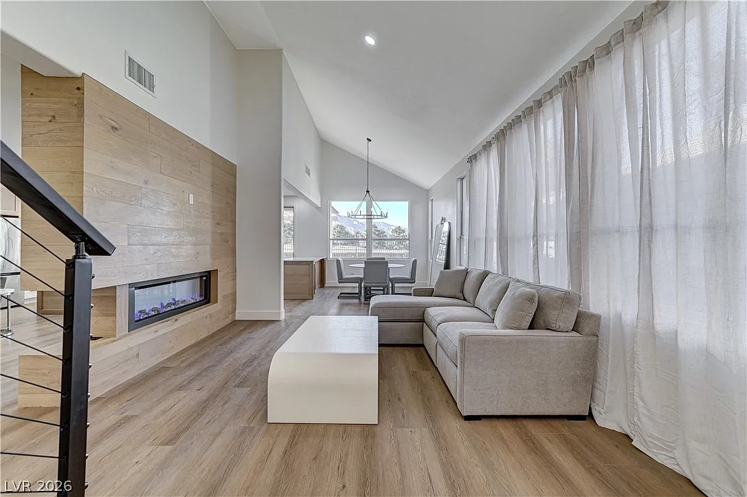 3 bed, 2.5 bath, 2169 sqft, $5,700 — Photo 1