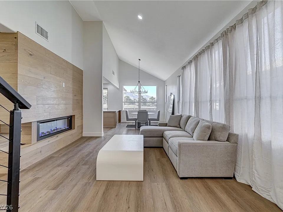 1317 Fox Acres Dr