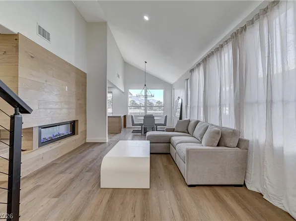 1317 Fox Acres Dr, Las Vegas, NV 89134