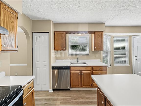3rd image of 3939 Marsol Ave