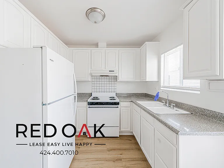 8720 Owensmouth Ave #9 — Photo 8