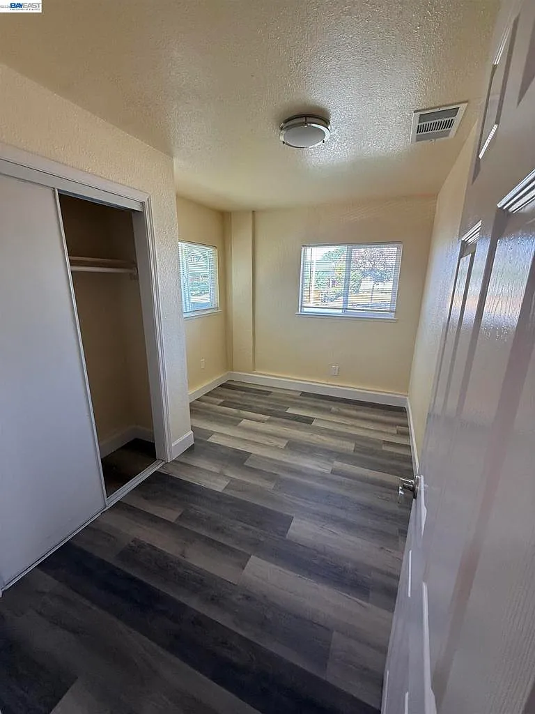 2 bed, 1.0 bath, 450 sqft, $2,695 — Photo 3