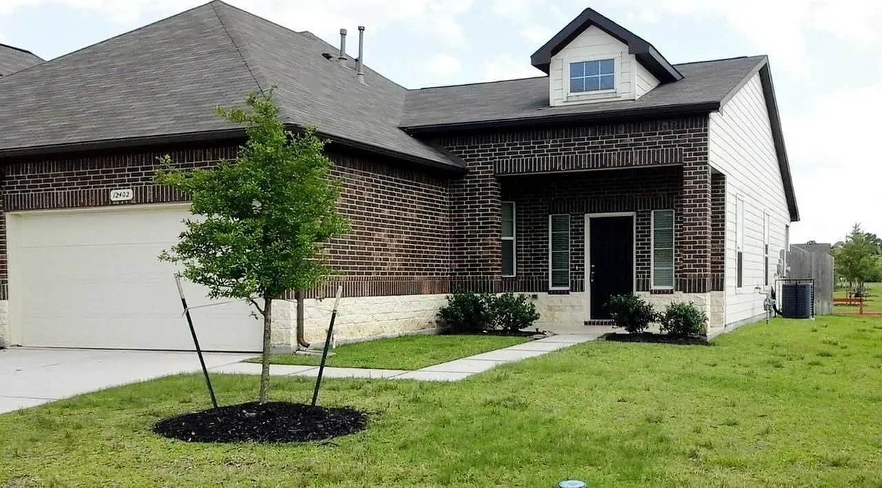 3 bed, 2.0 bath, 1433 sqft, $1,775 — Photo 1