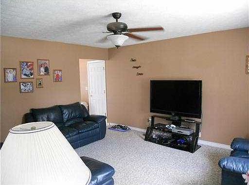 3rd image of 924 Falmouth Ave