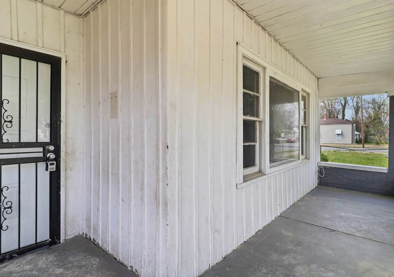 Freshly Renovated 4 Bedroom Home — Photo 4