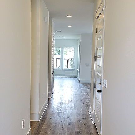 3rd image of 293 Lakeland Dr