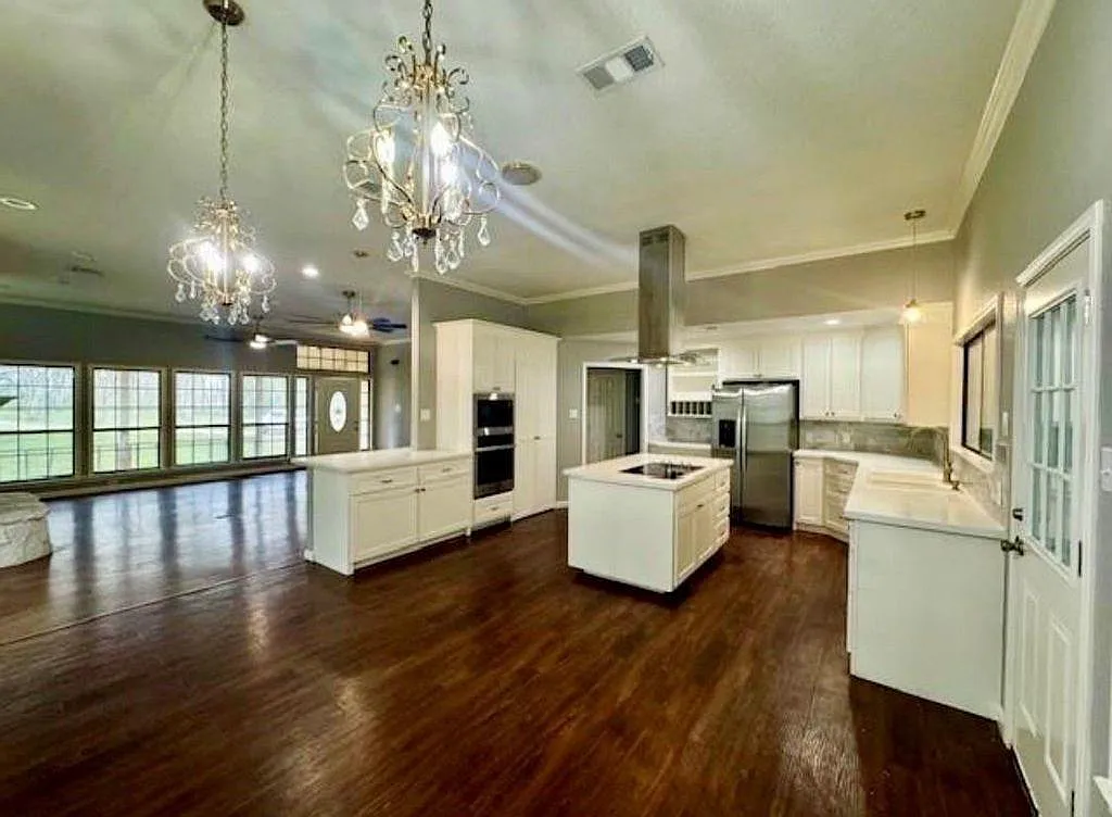 4 bed, 2.0 bath, 2208 sqft, $3,000 — Photo 3
