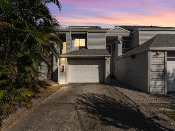 9727 Tiffany Oaks Ln, Tampa, FL 33612