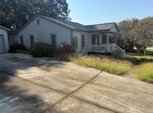 107 S Laurel St, Walhalla, SC 29691