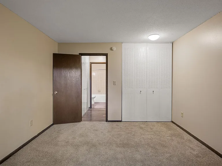 Eastgate Apartments — Photo 34