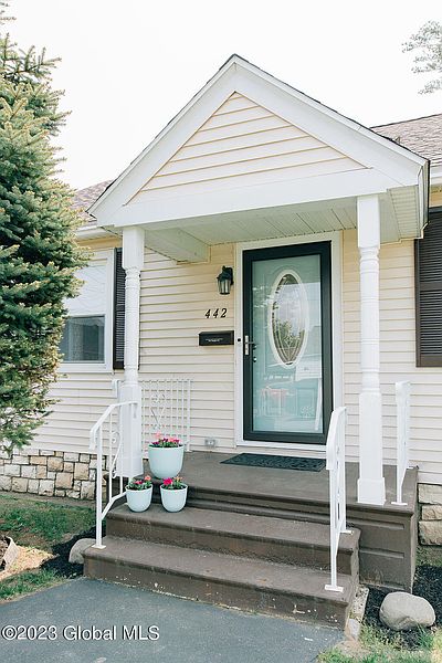 4th image of 442 Duglin Avenue