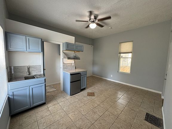 5th image of 142 Ashley St #B