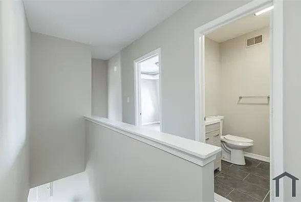 1422 W Girard Ave #E — Photo 6