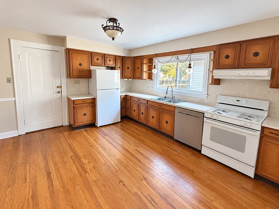 140 7th North St