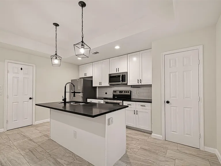 4302 Hirsch Rd #B — Photo 5