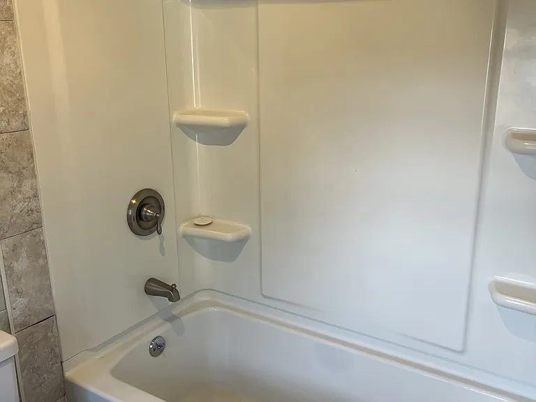 843 Wilson Ave — Photo 10
