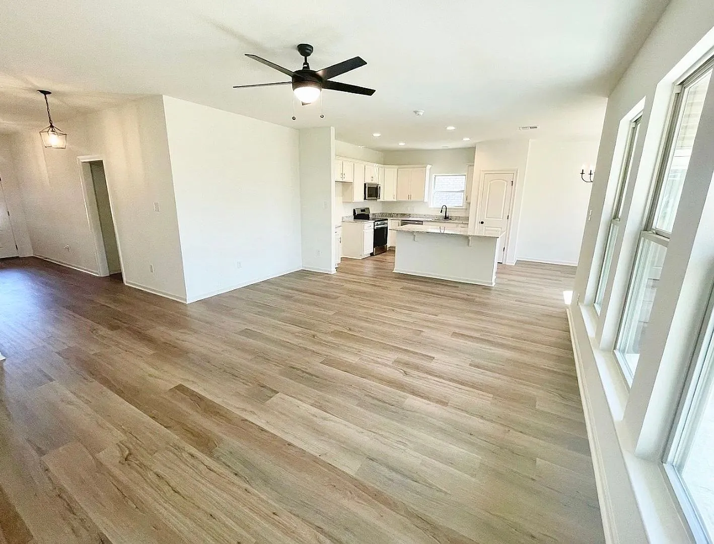 Spacious 4-bedroom, 2-bathroom home located in Denham Springs — Photo 3